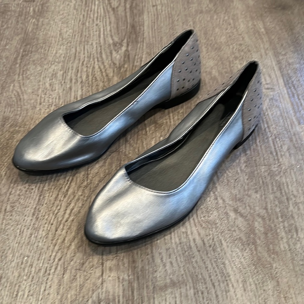 Ballet flats